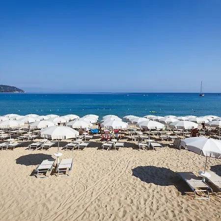 Delfino Hotel 3*