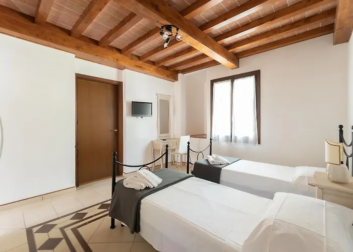 德尔菲诺酒店 3*